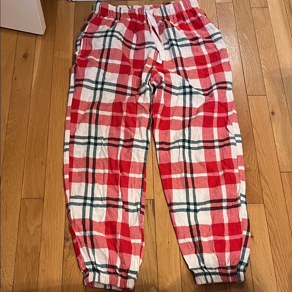 *FREE* Old Navy red, green, and white plaid pyjama pants